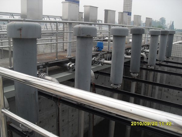 污水廠羅茨鼓風(fēng)機(jī).jpg 污水廠羅茨鼓風(fēng)機(jī).jpg